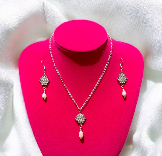 Jewelry set of pedant necklace and earrings, silver coated with white pearls